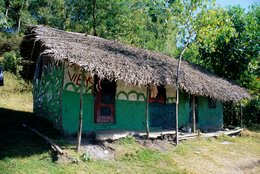 Architecture;-Colours;-Comoros-Archipelago;-Daily-life;-Door;-France;-Green-paint;-Hut;-Indian-Ocean;-Kaleidos;-Kaleidos-images;-La-parole-à-limage;-Laurent-Abad;-Mayotte;-Stories-Pictures